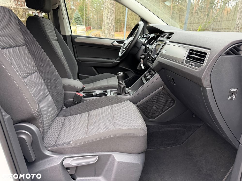 Volkswagen Touran - 30