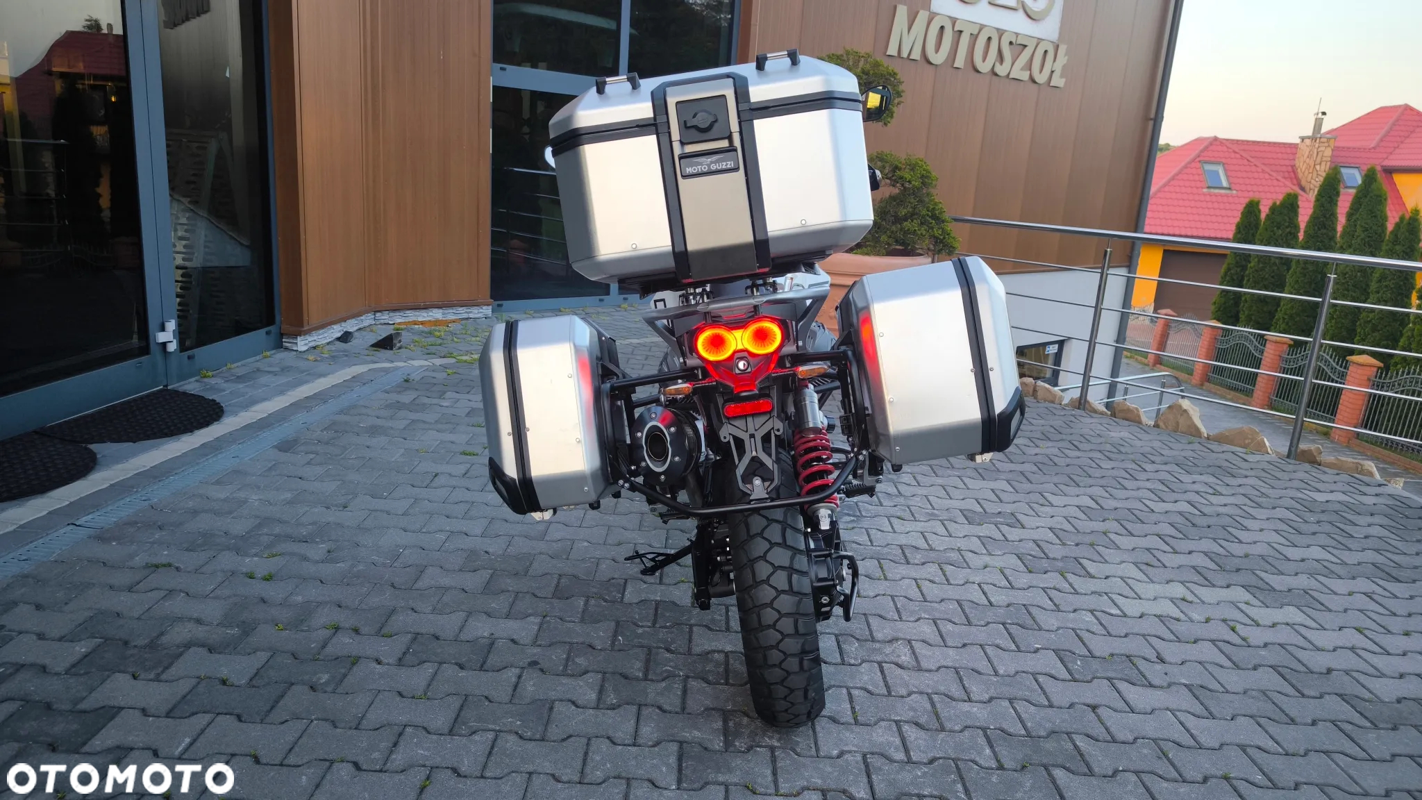 Moto Guzzi V85 - 8