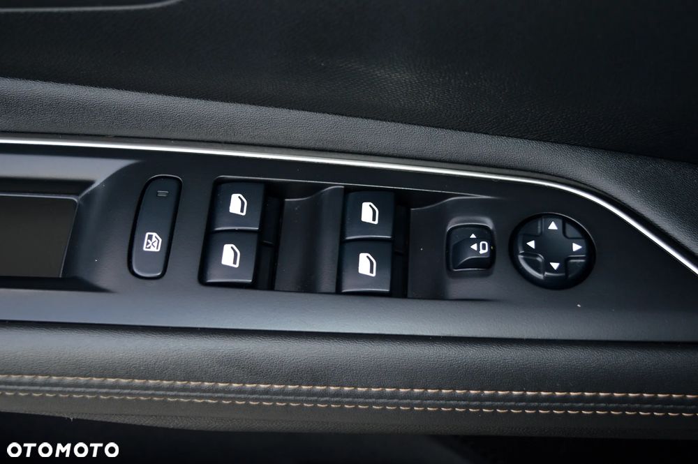 Peugeot 3008 1.6 PureTech Hybrid4 PHEV GT S&S EAT8 - 34