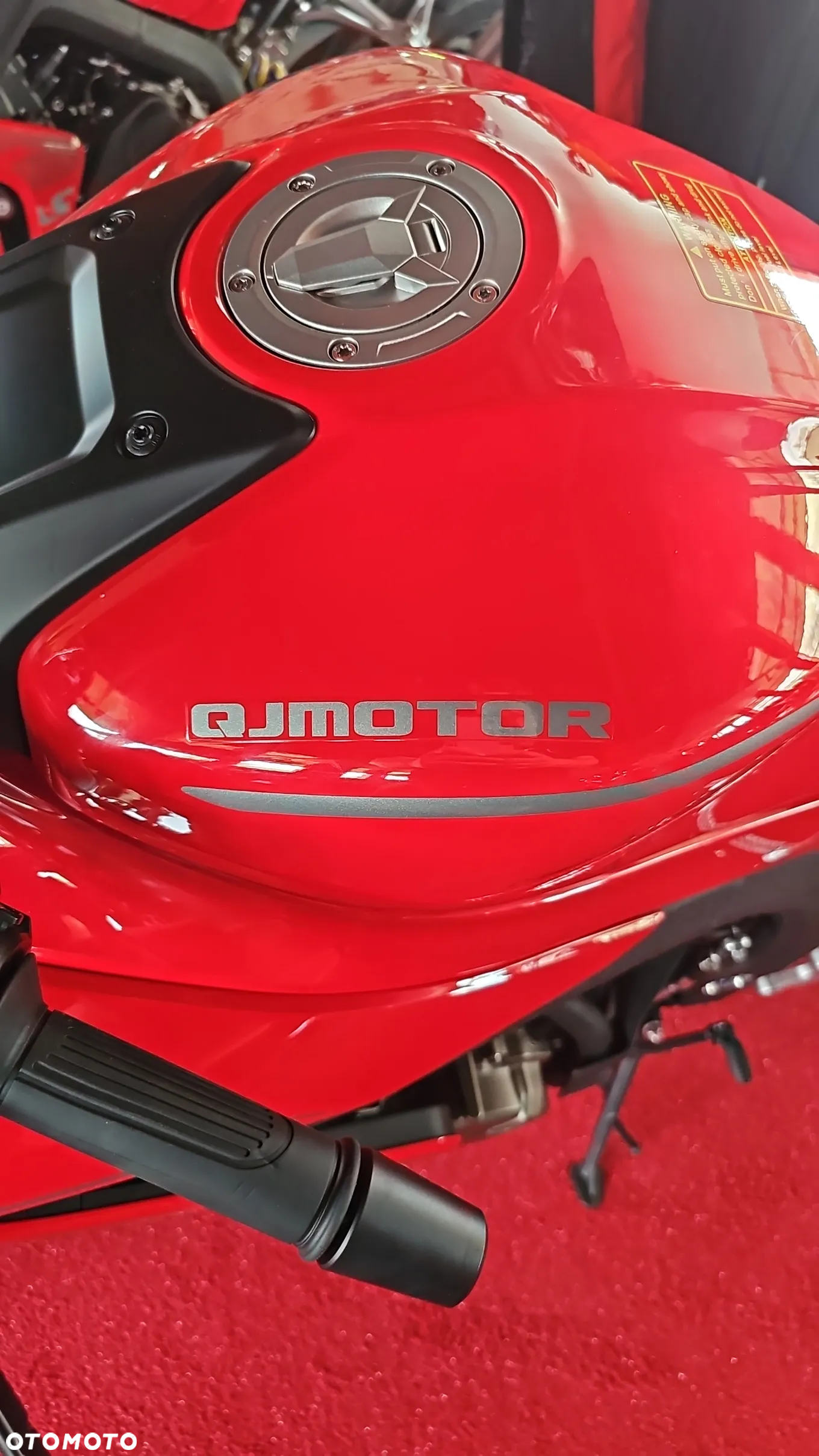 QJMOTOR SRK 800RR - 5