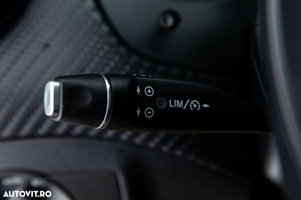 Mercedes-Benz GLA 220 d 4Matic 7G-DCT Style - 28