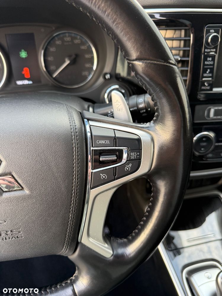 Mitsubishi Outlander PHEV Instyle NAVI + - 34