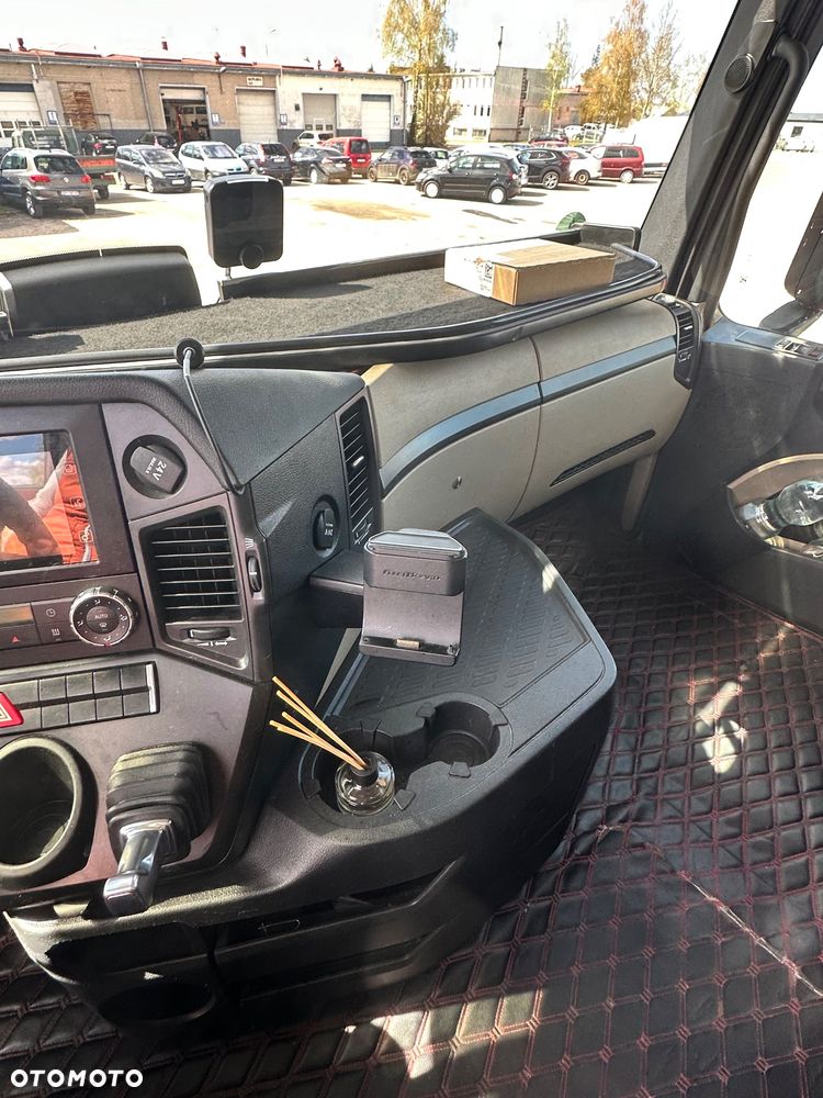 Mercedes-Benz Actros - 14