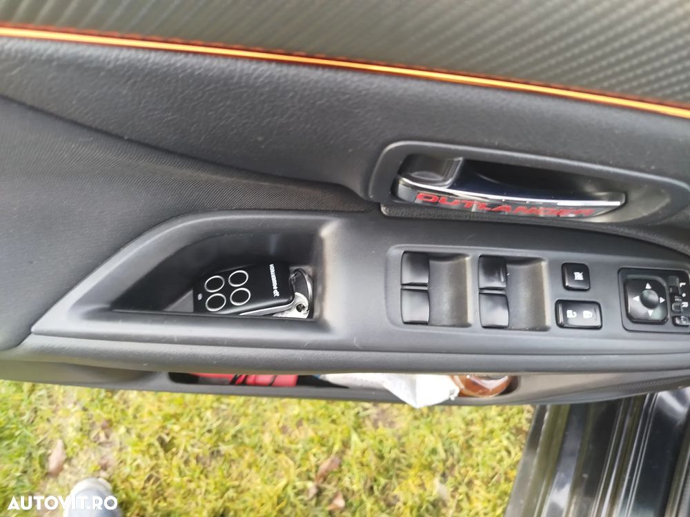 Mitsubishi Outlander - 3