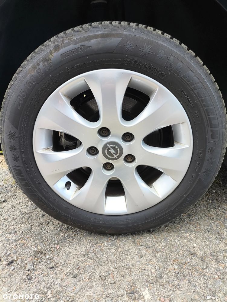 Opel Astra 1.6 Turbo Edition - 25