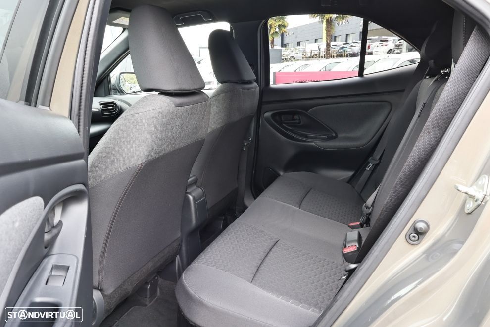 Toyota Yaris Cross 1.5 HDF Luxury - 17