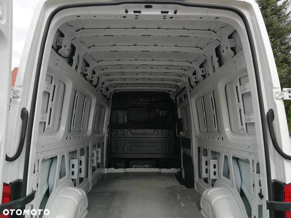 Volkswagen Crafter - 12