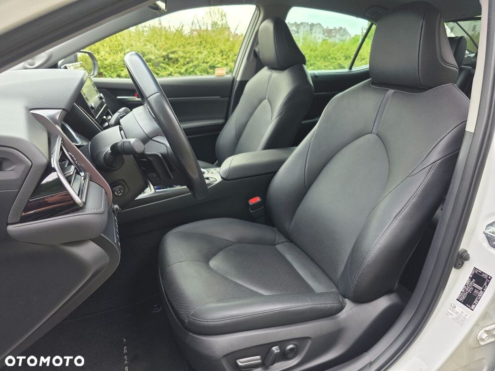 Toyota Camry 2.5 Hybrid Executive CVT - 16
