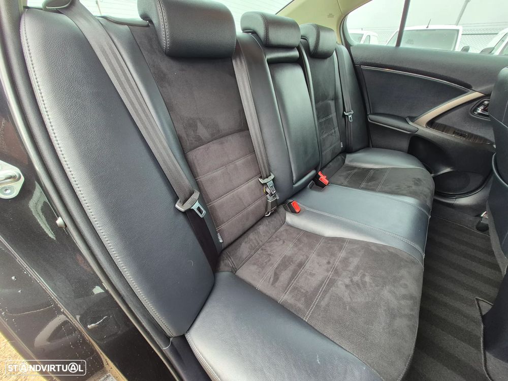 Toyota Avensis SD 2.0 D-4D Exclusive +GPS - 25