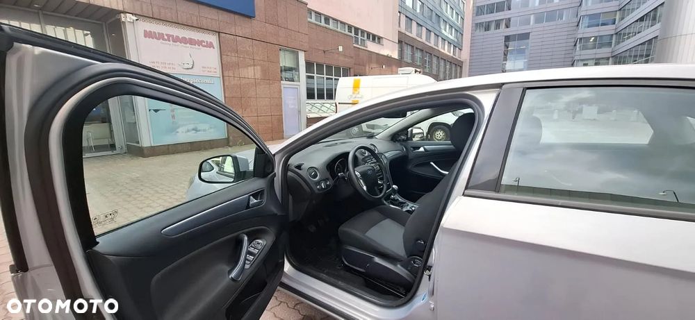 Ford Mondeo 2.0 TDCi Ambiente - 4