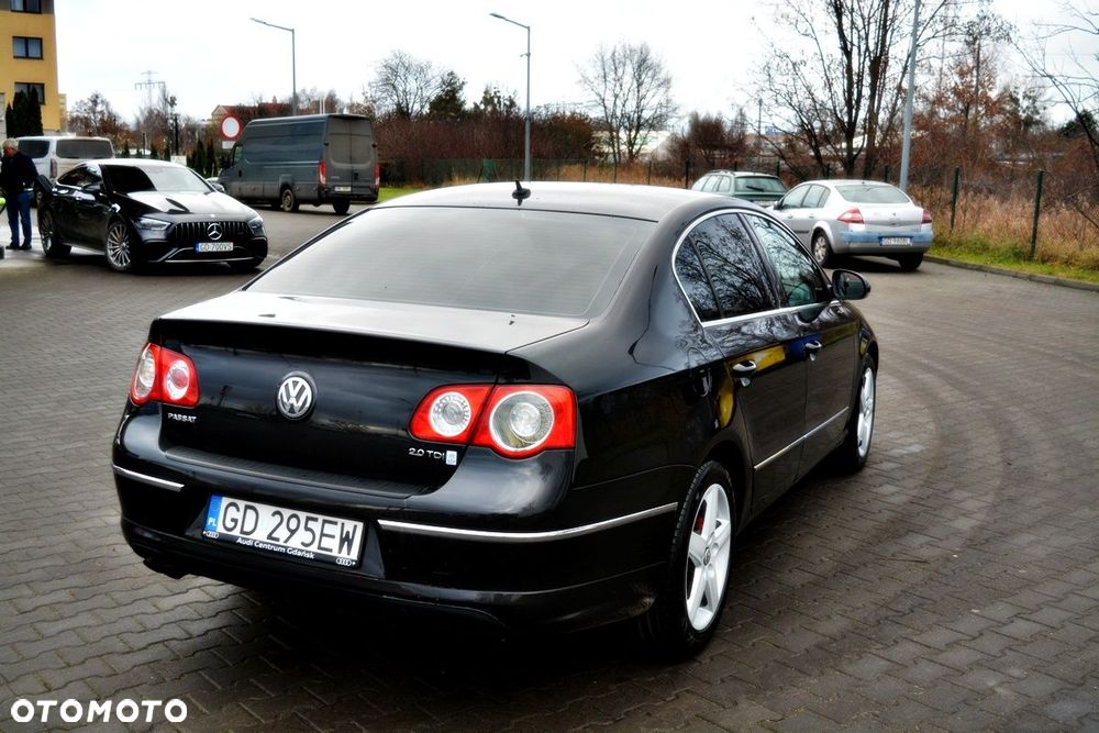 Volkswagen Passat 2.0 TDI DPF Highline - 19