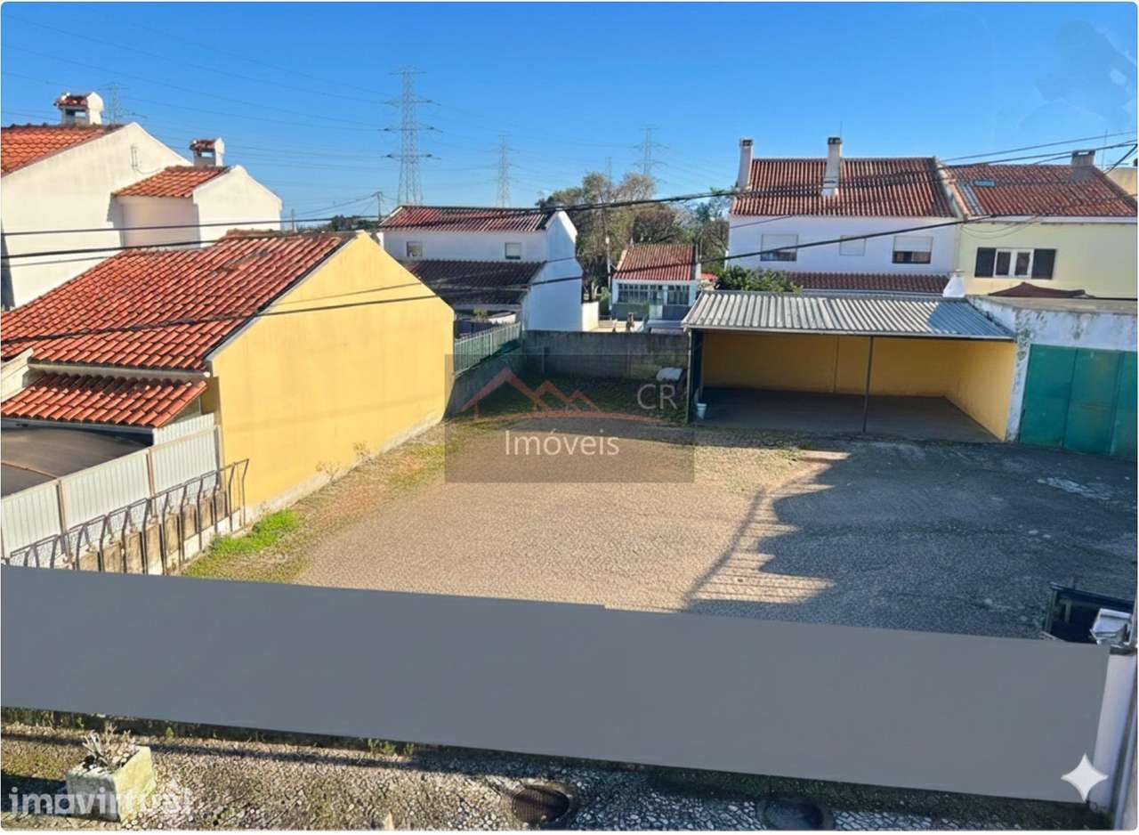 Terreno 331 m2- implantação 91m2 -  (Alto da Guerra - Setúbal) - Grande imagem: 3/5