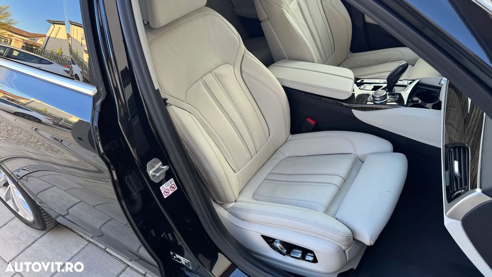 BMW Seria 5 530e Aut. Luxury Line - 15