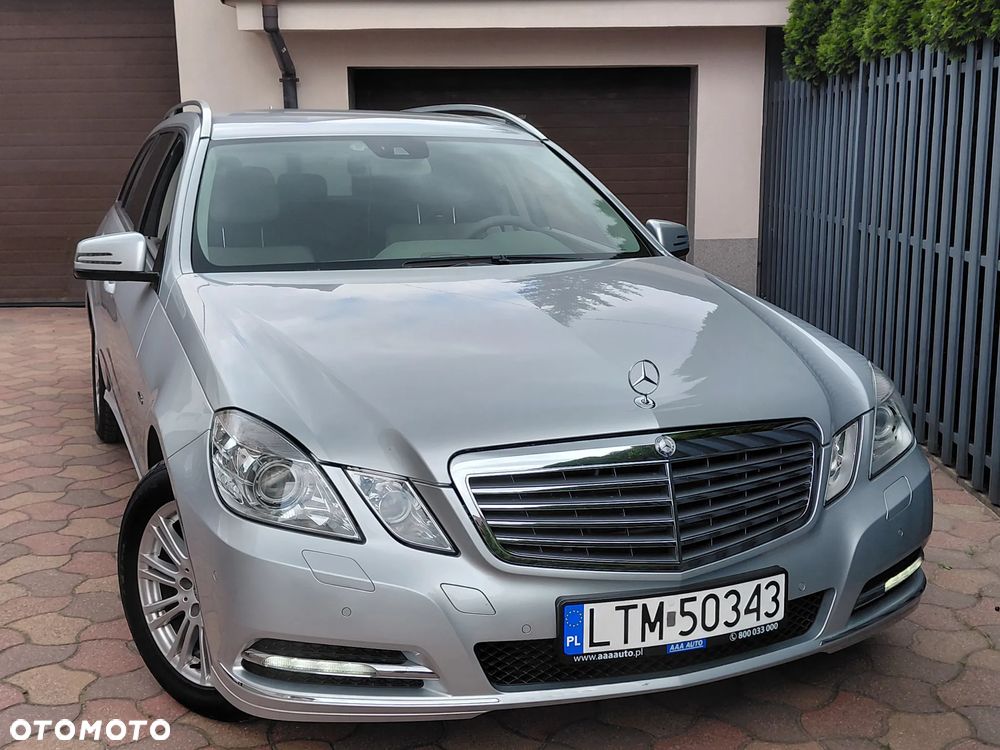 Mercedes-Benz Klasa E 300 CDI DPF BlueEFFICIENCY 7G-TRONIC Elegance - 4