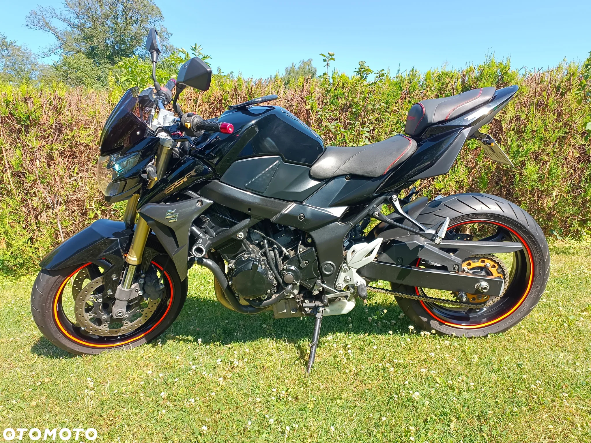 Suzuki GSR - 2