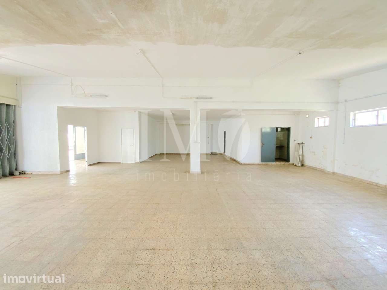 Armazém com 250m² para Comércio e Serviços - Palmeira, Braga - Grande imagem: 2/13
