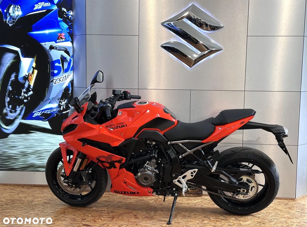 Suzuki GSX - 8