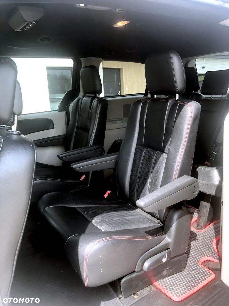 Dodge Grand Caravan - 19