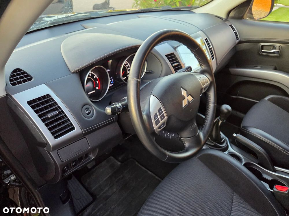 Mitsubishi Outlander - 13