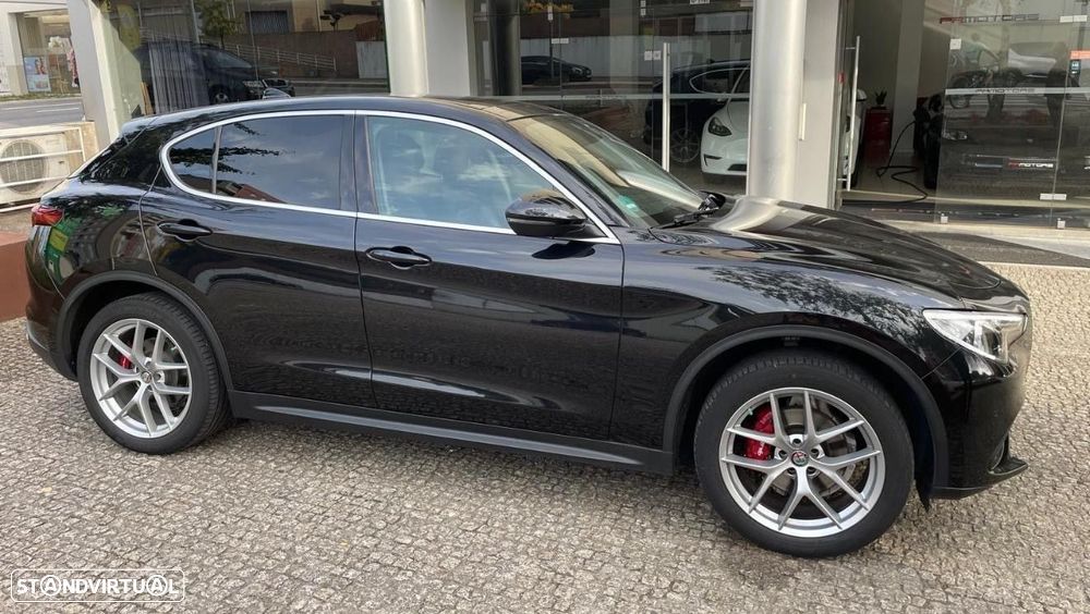 Alfa Romeo Stelvio 2.0 Turbo 16V AT8-Q4 First Edition - 4