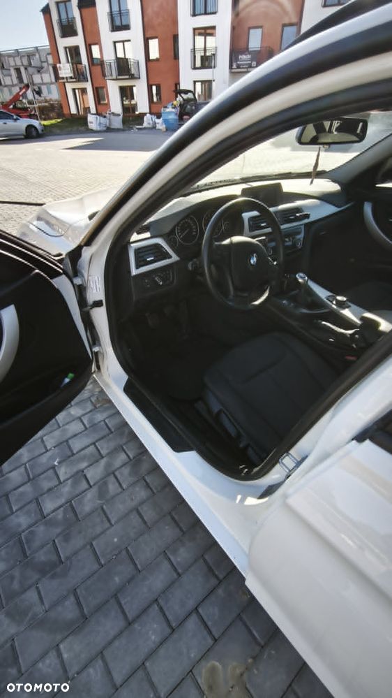 BMW Seria 3 318i GPF Advantage - 17