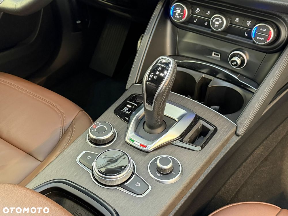 Alfa Romeo Stelvio 2.0 Turbo TI Q4 - 30