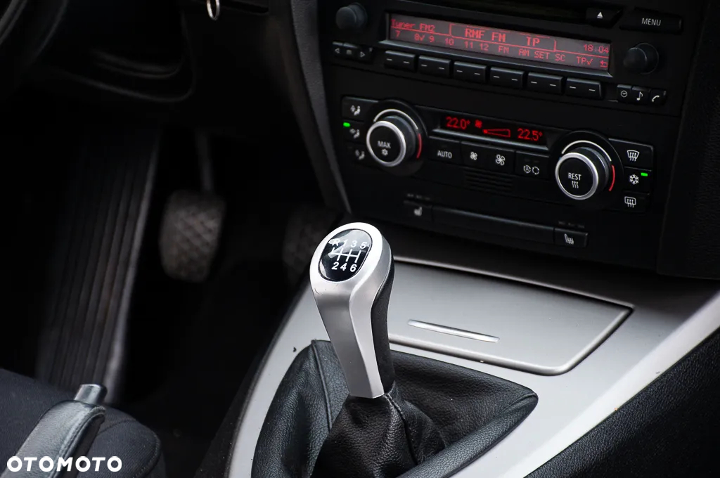 BMW Seria 3 318i Touring - 26