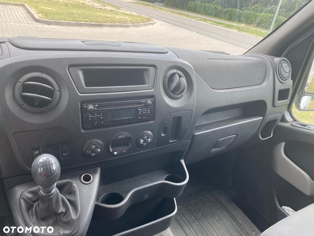 Nissan NV400 - 11