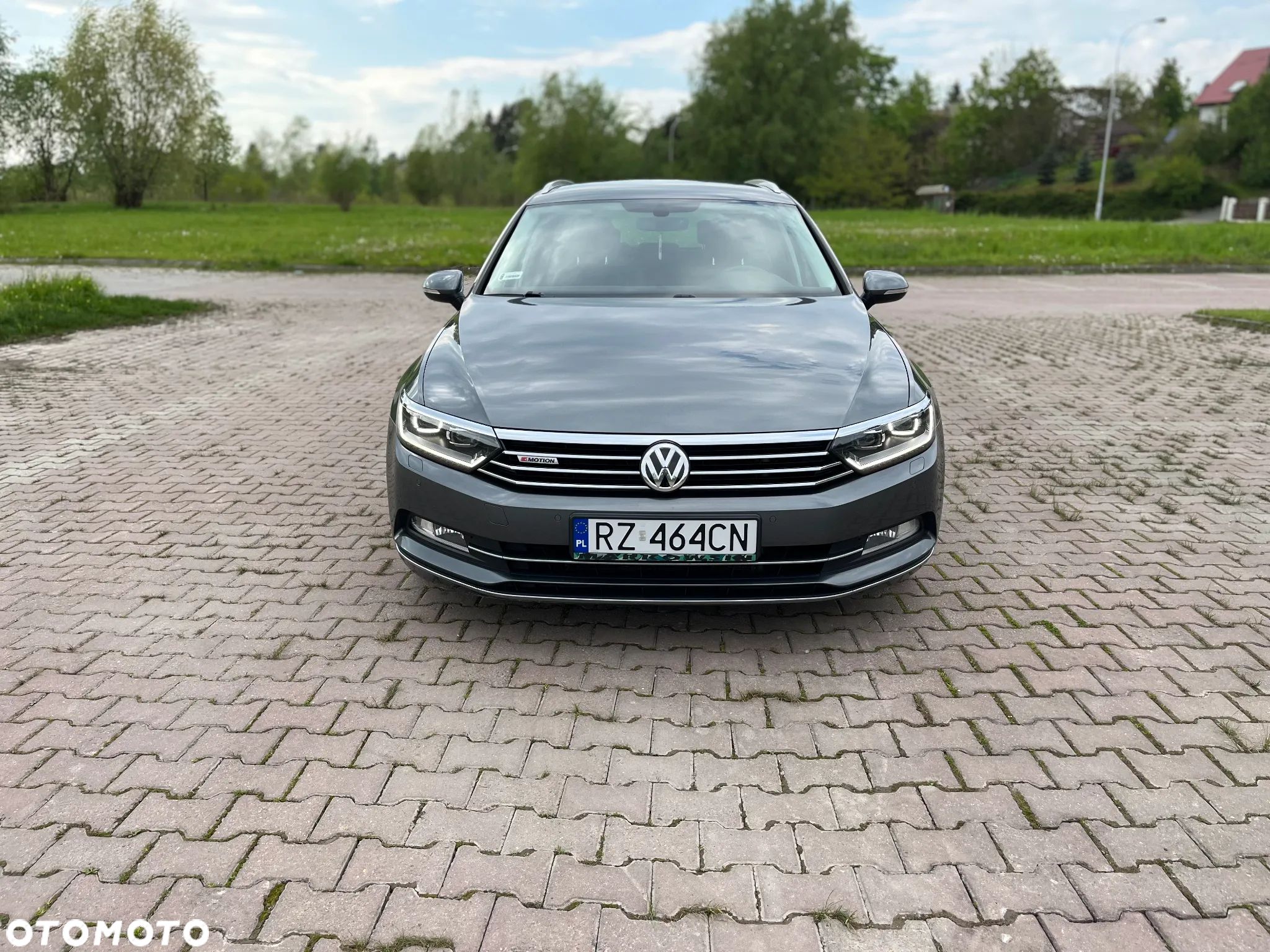 Volkswagen Passat - 1