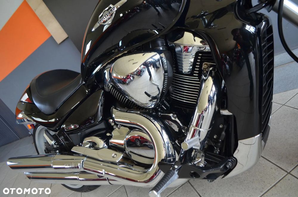 Suzuki Intruder - 11