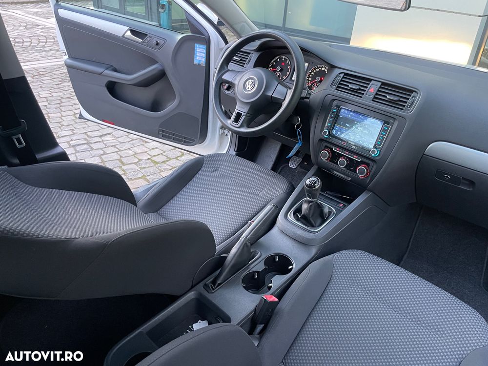 Volkswagen Jetta - 8