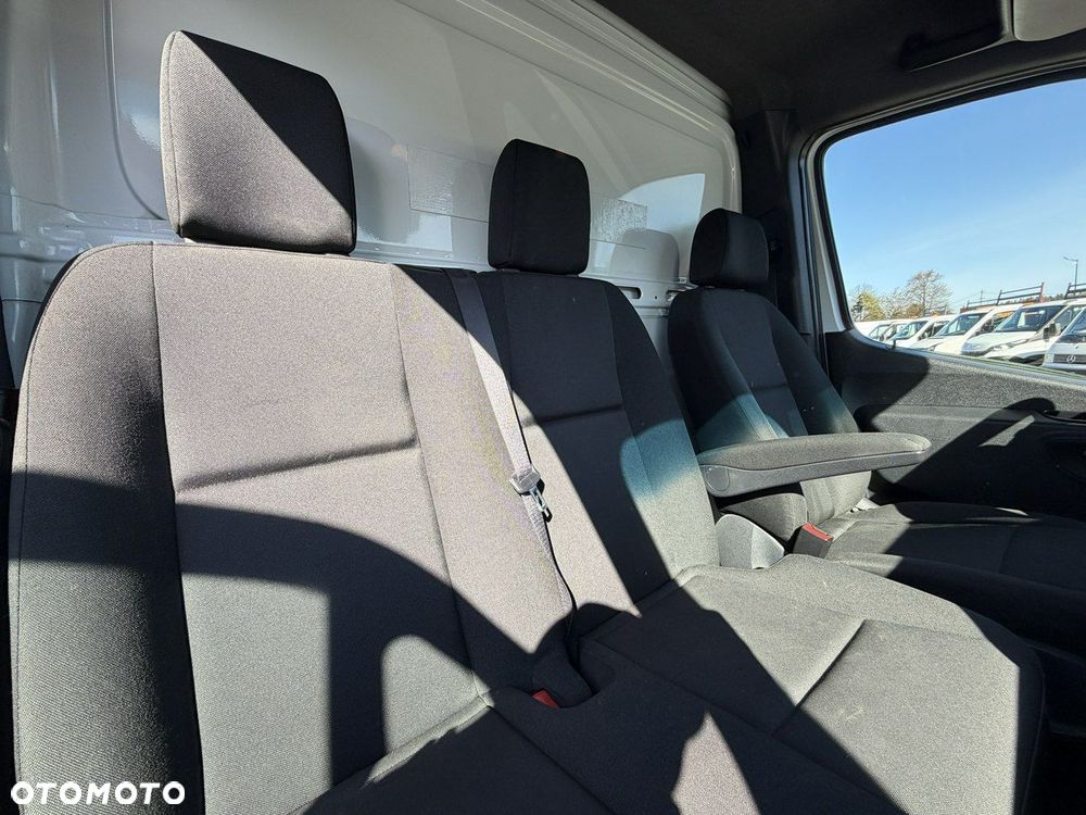 Mercedes-Benz Sprinter - 32