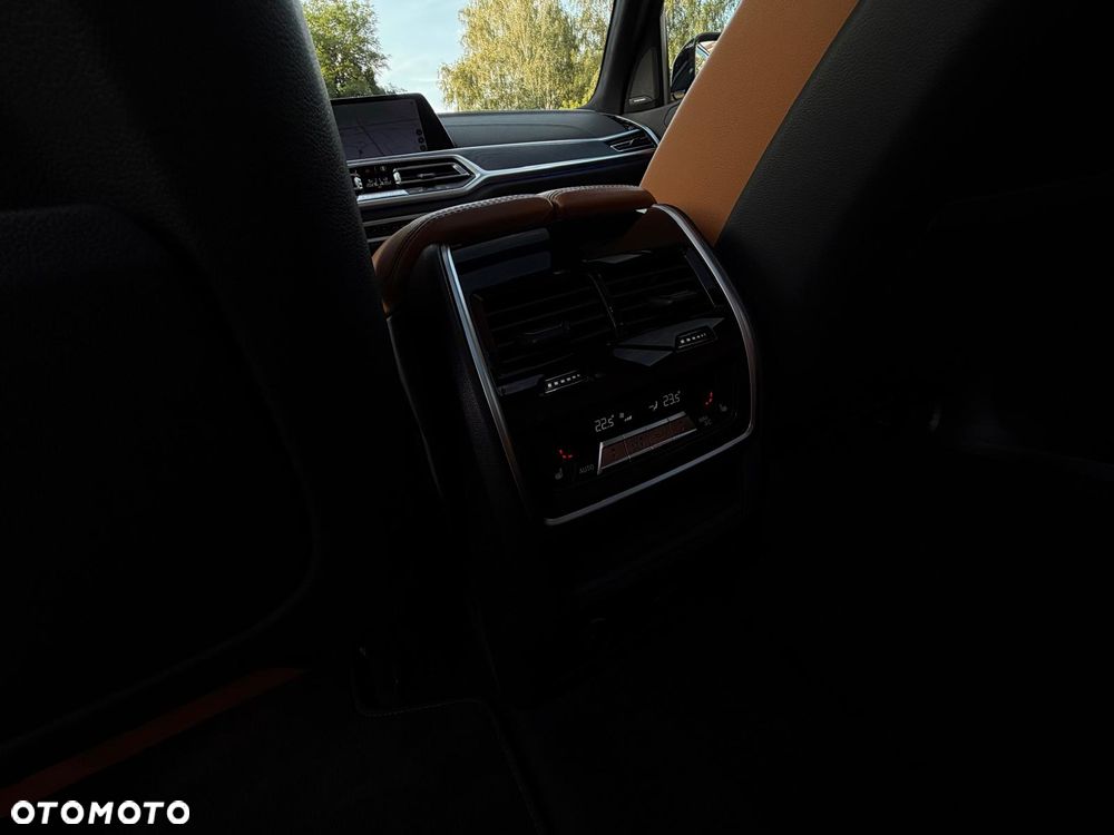 BMW X7 xDrive40d mHEV - 23