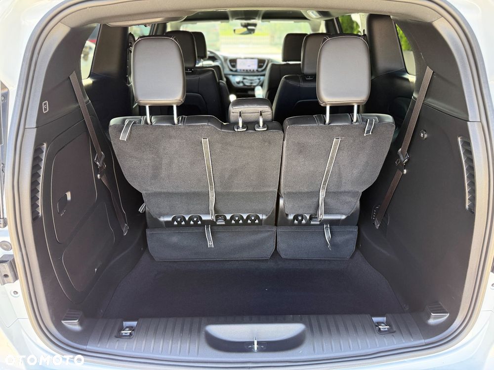 Chrysler Pacifica - 32