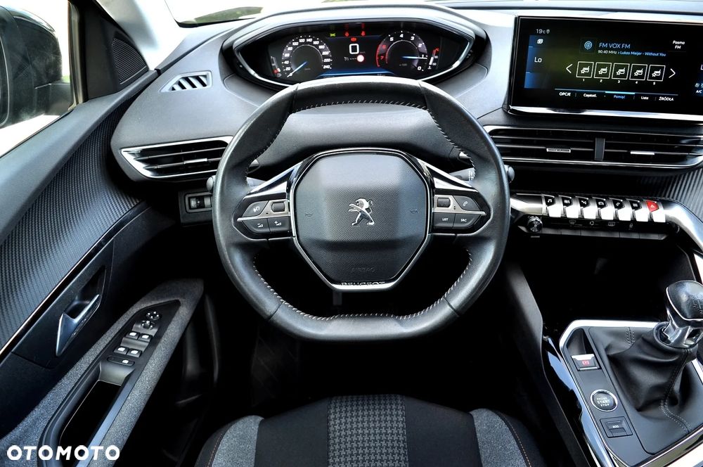Peugeot 3008 1.2 PureTech Allure S&S - 22