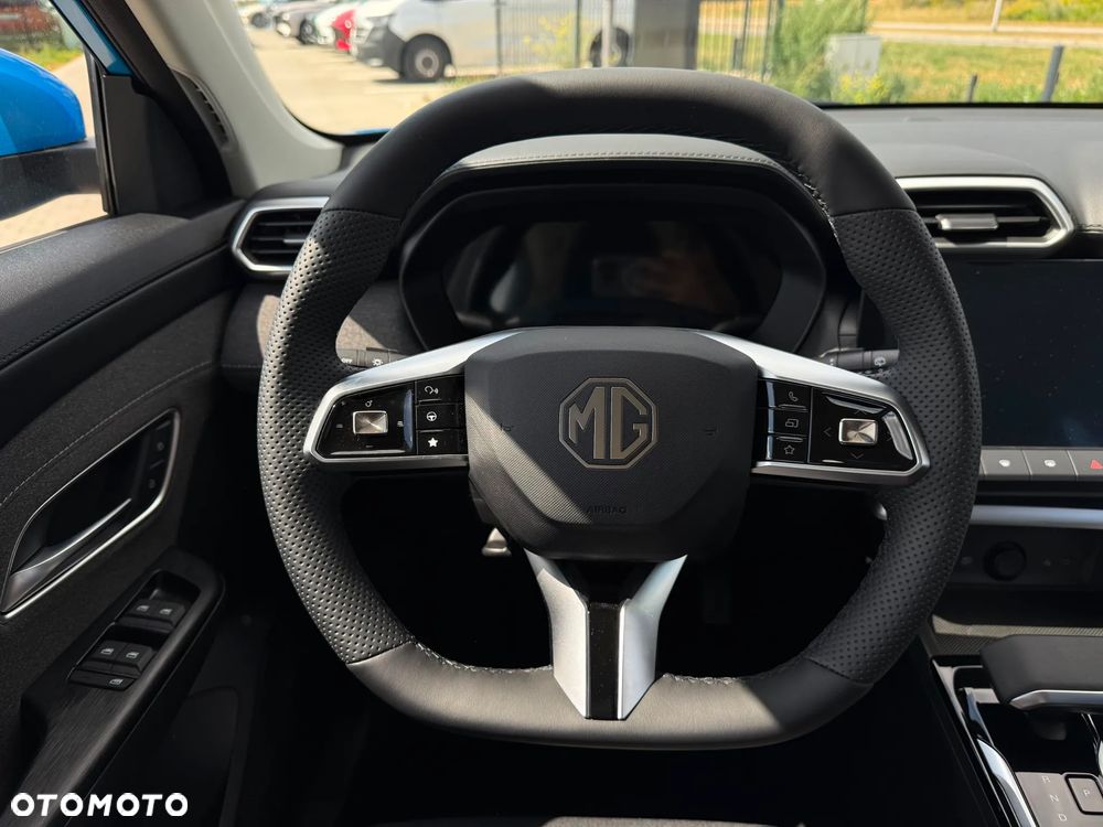 MG ZS Hybrid+ - 11