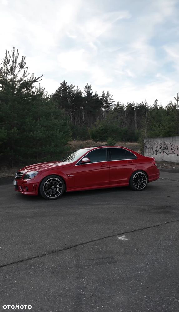 Mercedes-Benz Klasa C 63 AMG - 21