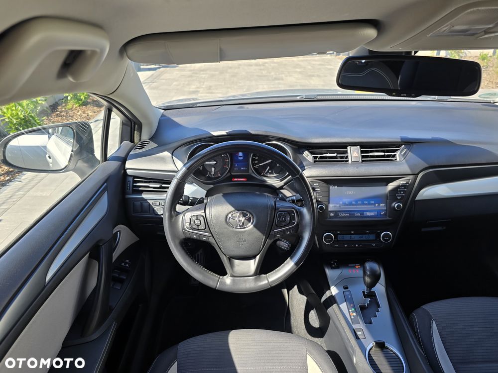 Toyota Avensis Touring Sports 1.8 Multidrive S Comfort - 19