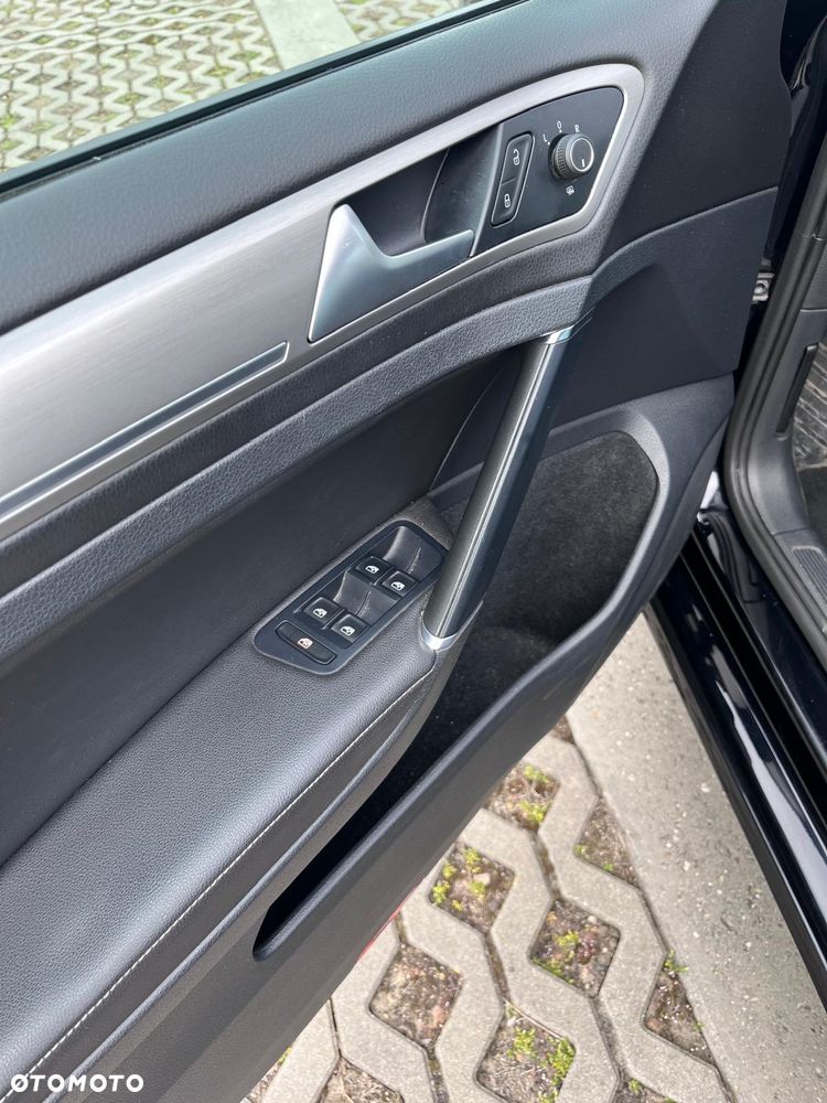 Volkswagen Golf - 6