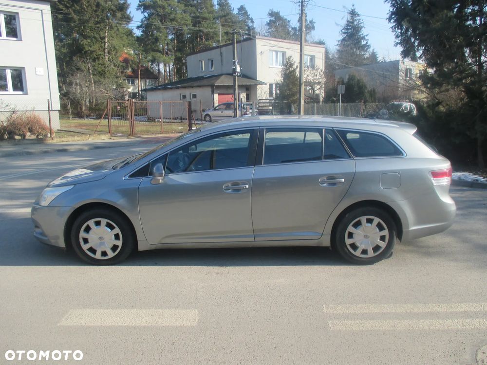 Toyota Avensis 1.8 Sol - 17