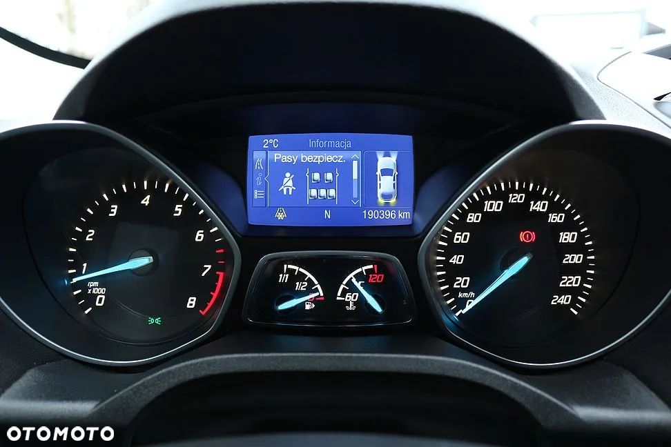 Ford Kuga 1.6 EcoBoost 2x4 Titanium - 28