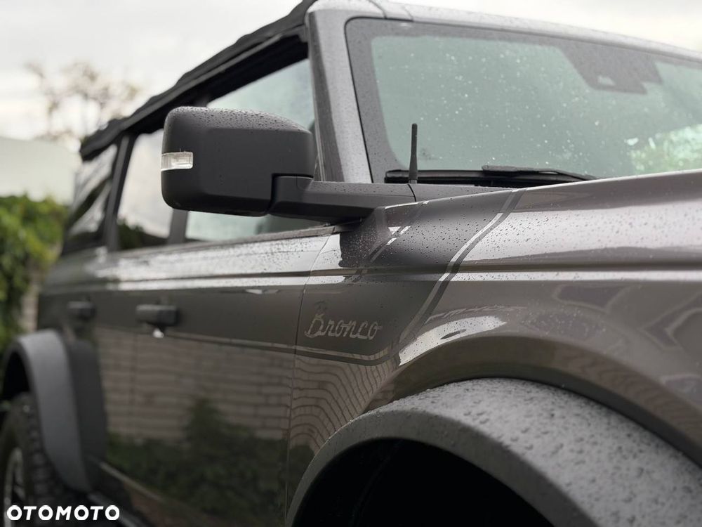Ford Bronco - 4
