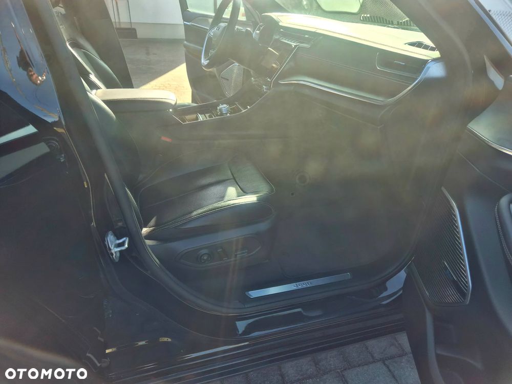 Jeep Grand Cherokee - 19