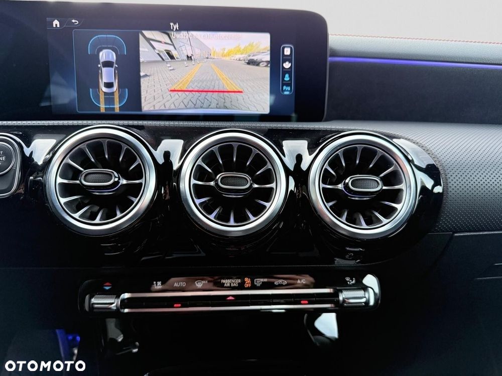 Mercedes-Benz CLA 200 AMG Line 7G-DCT - 18