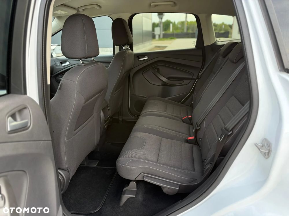 Ford Kuga - 12