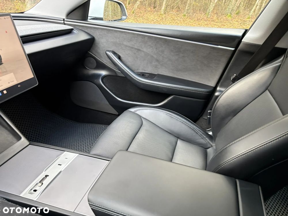 Tesla Model 3 AWD - 7