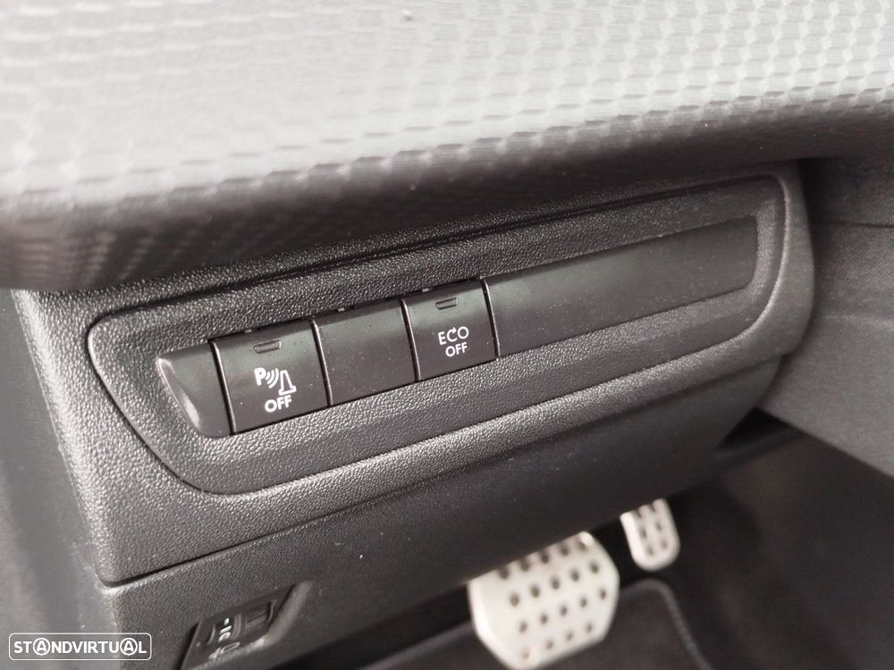 Peugeot 2008 1.2 PureTech Allure EAT6 - 24