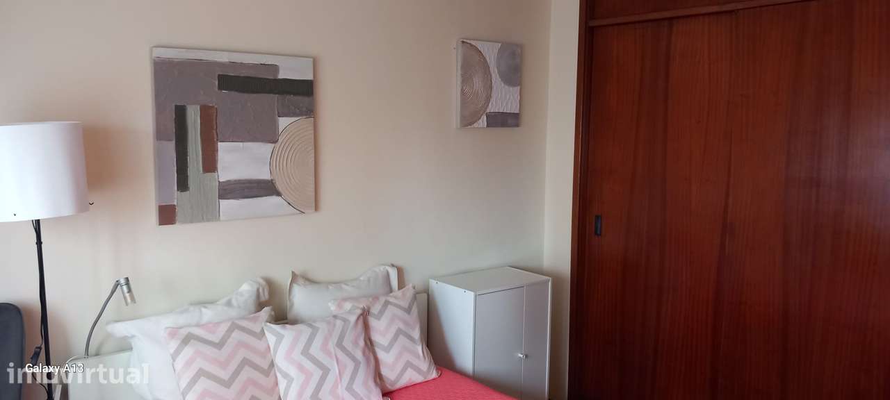 Arrendo quarto individual a menina estudante ou senhora com emprego - Grande imagem: 4/6