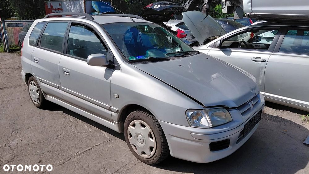 Części- Posiadamy na sprzedaż części z pojazdu:  Mitsubishi Space Star Rok 2001 Pojemność 1584 Moc 72 kw Benzyna - 3