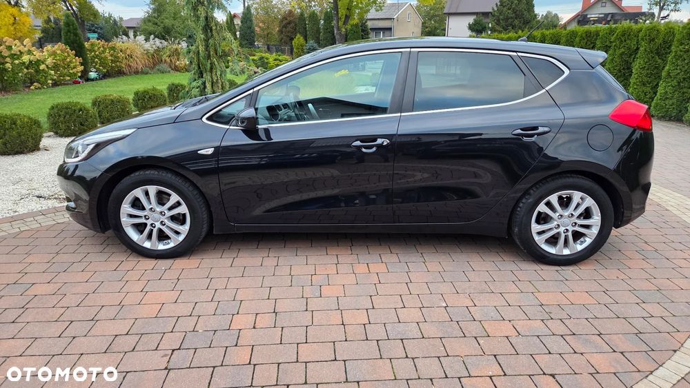 Kia Ceed 1.6 CRDi 128 Dream Team Edition - 10